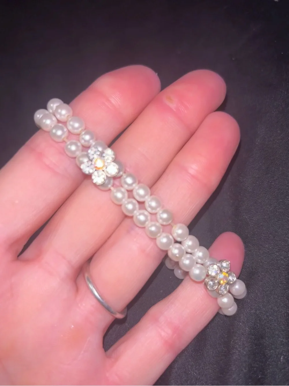 Vintage pearl stretch bracelet with flower rhinestone accents